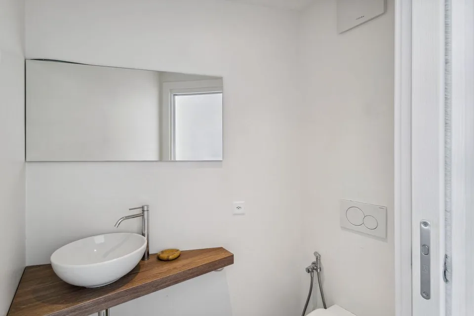 Villa contemporaine avec deux jardins et vue panoramique – photo 3 sur 10