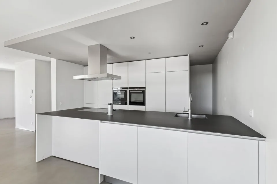 Villa contemporaine avec deux jardins et vue panoramique – photo 5 sur 10