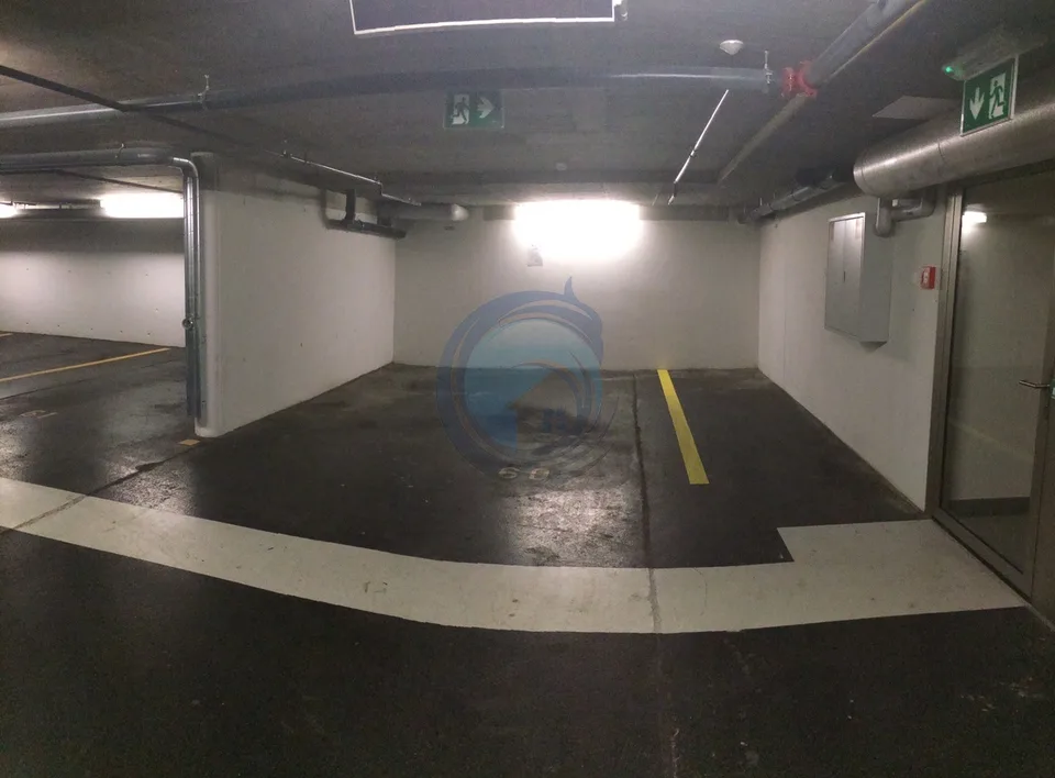 Gedeckter Parkplatz – Foto 2 von 4