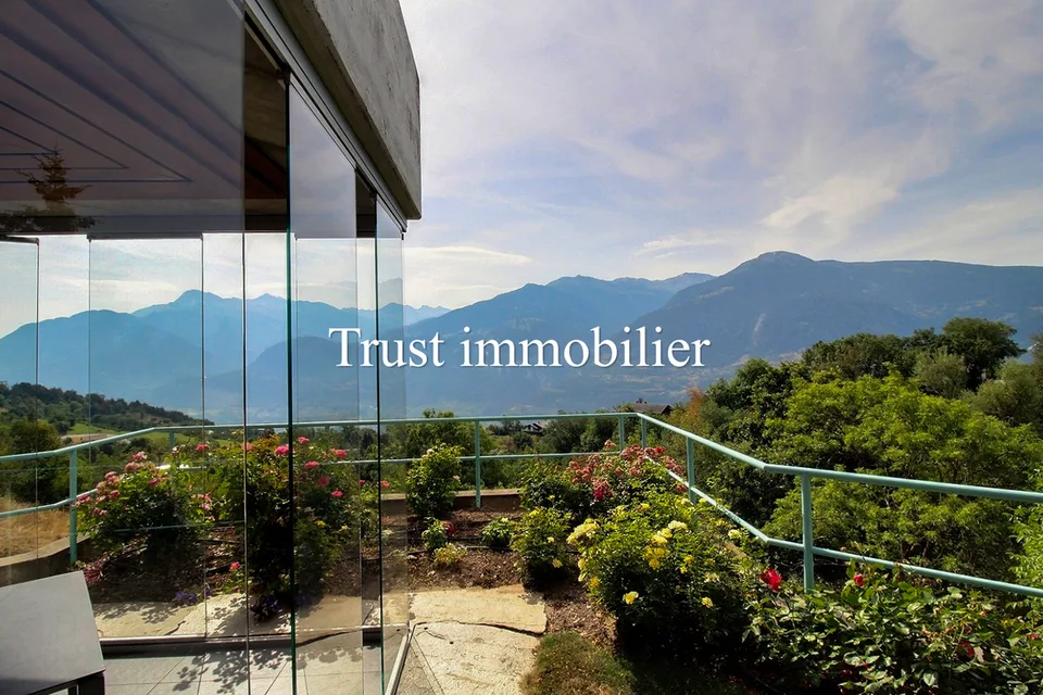 6002. Maison lumineuse avec vue panoramique sur les montagnes – photo 18 sur 19