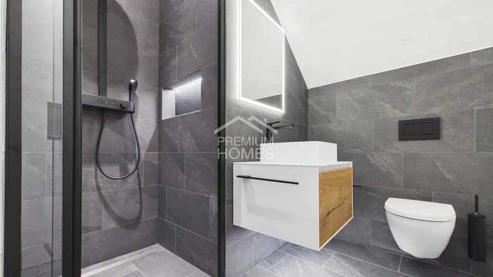 APPARTAMENTO ATTICO MODERNO CON UNA VISTA MONTANA DA SOGNO – foto 10 di 11