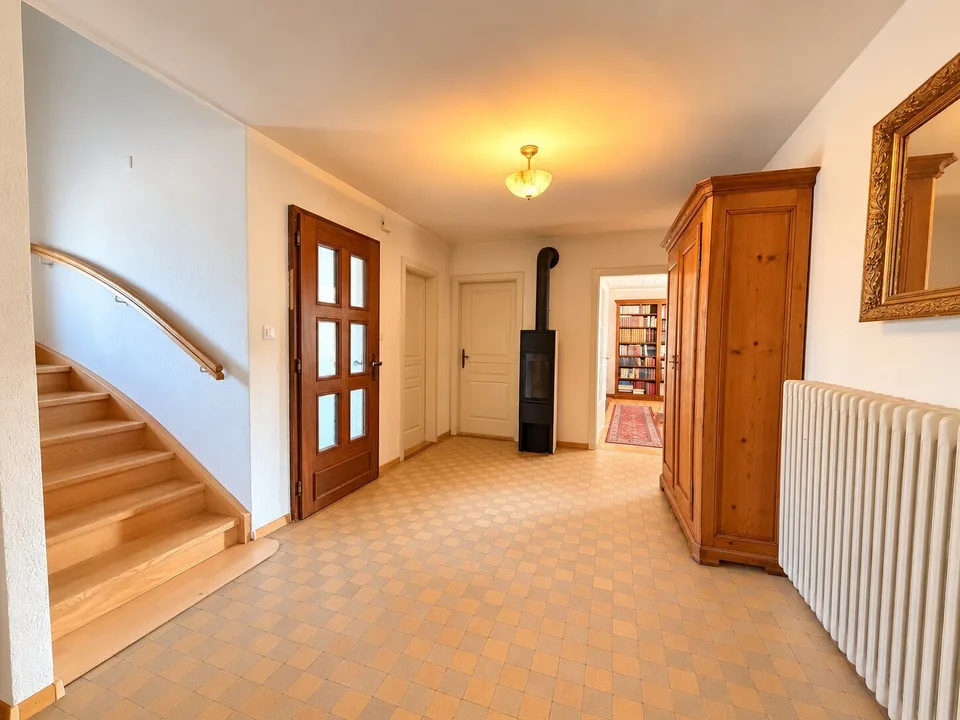 Zu verkaufen in Grandfontaine ein Haus voller Potenzial mit 9,5 Zimmern – Foto 2 von 13