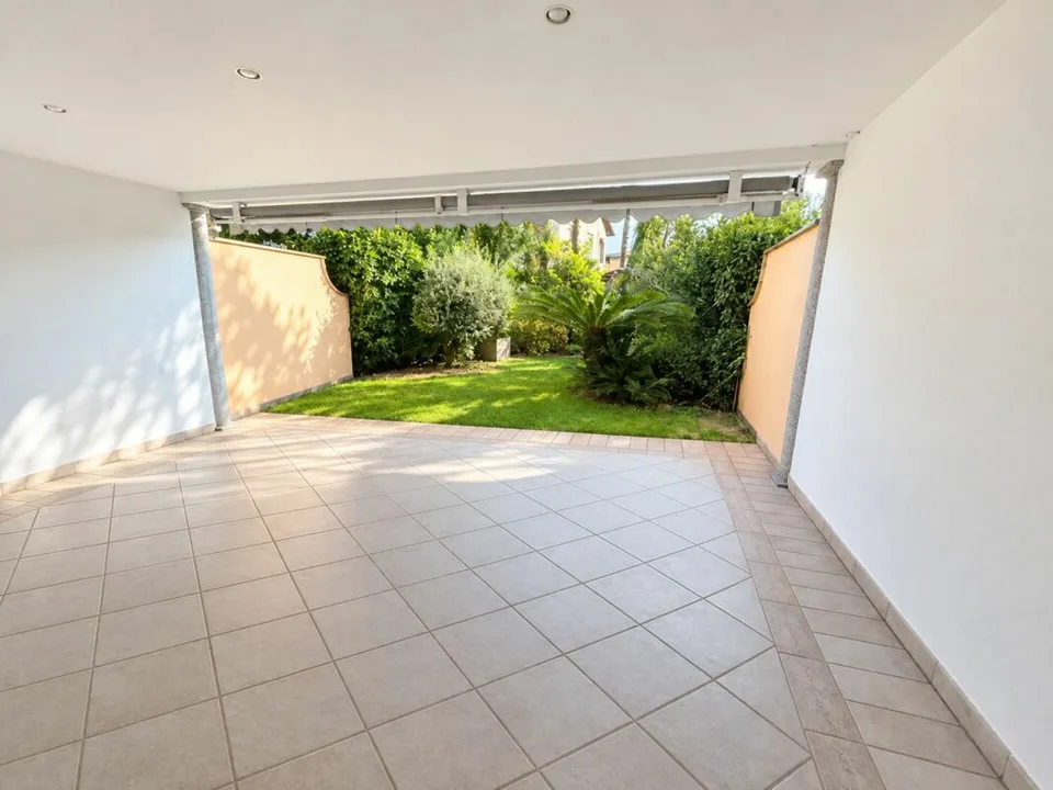 Elegante appartamento giardino di 2,5 locali nella residenza Camelia, Ascona – foto 7 di 10