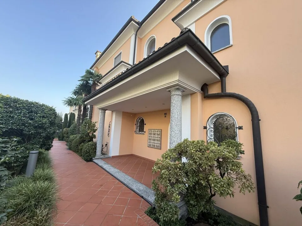 Elegante appartamento giardino di 2,5 locali nella residenza Camelia, Ascona – foto 2 di 10
