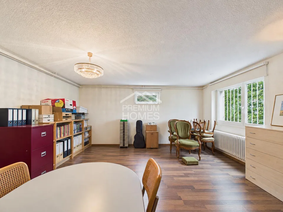 Eine Liegenschaft mit Seele, viel Raum, Privatsphäre und Blick auf Sch – Foto 11 von 13