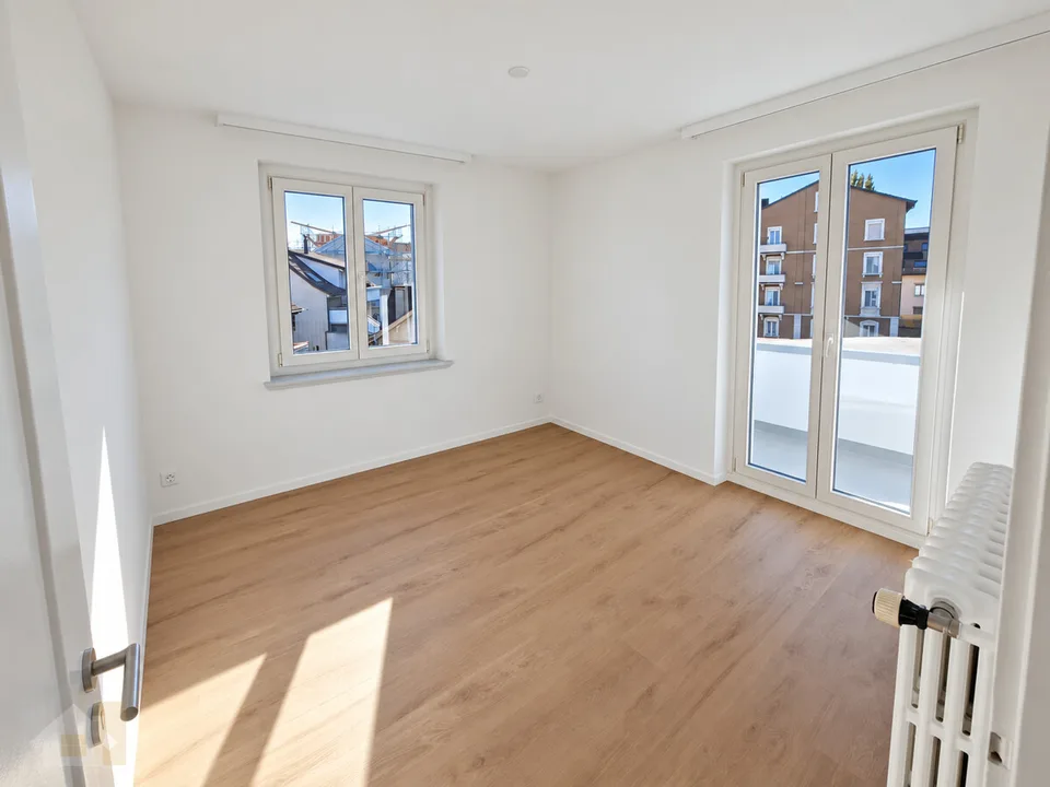 Appartement rénové avec deux balcons inclus parking – photo 2 sur 9