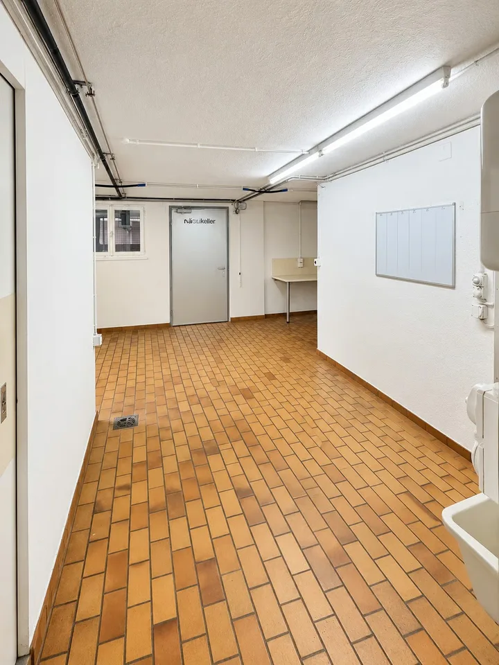 Espace de vente charmant avec tradition et potentiel à Oberrieden – photo 7 sur 13