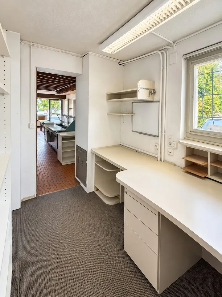 Espace de vente charmant avec tradition et potentiel à Oberrieden – photo 4 sur 13