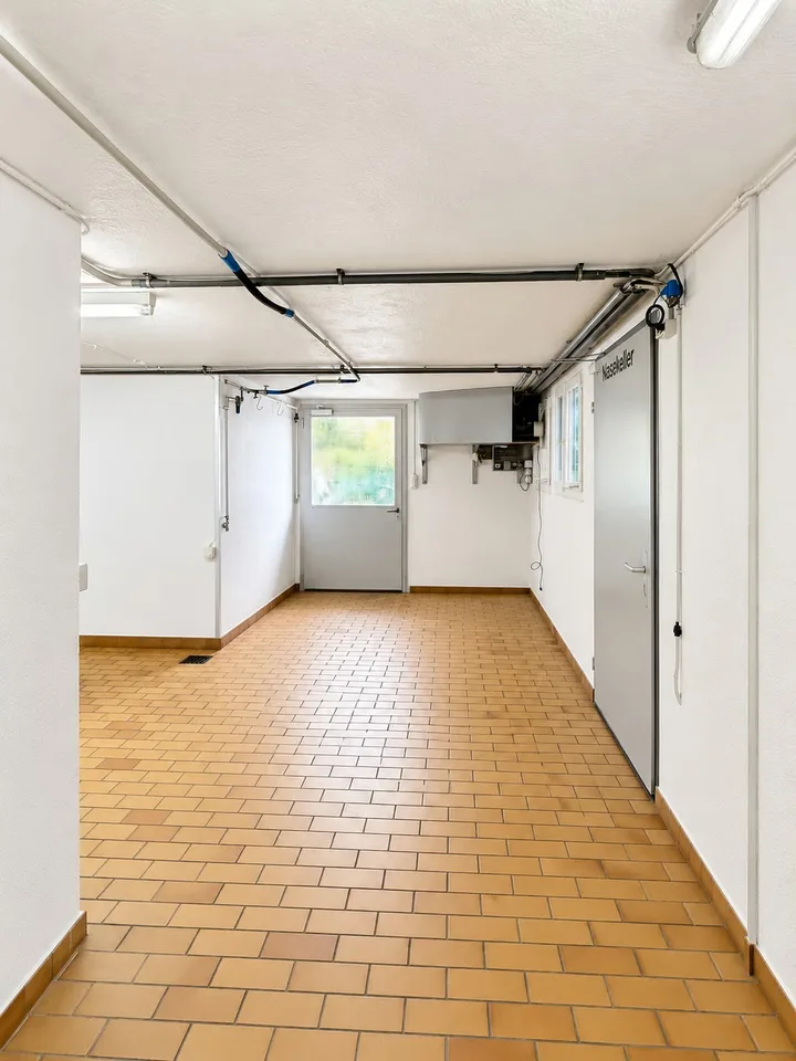 Espace de vente charmant avec tradition et potentiel à Oberrieden – photo 6 sur 13