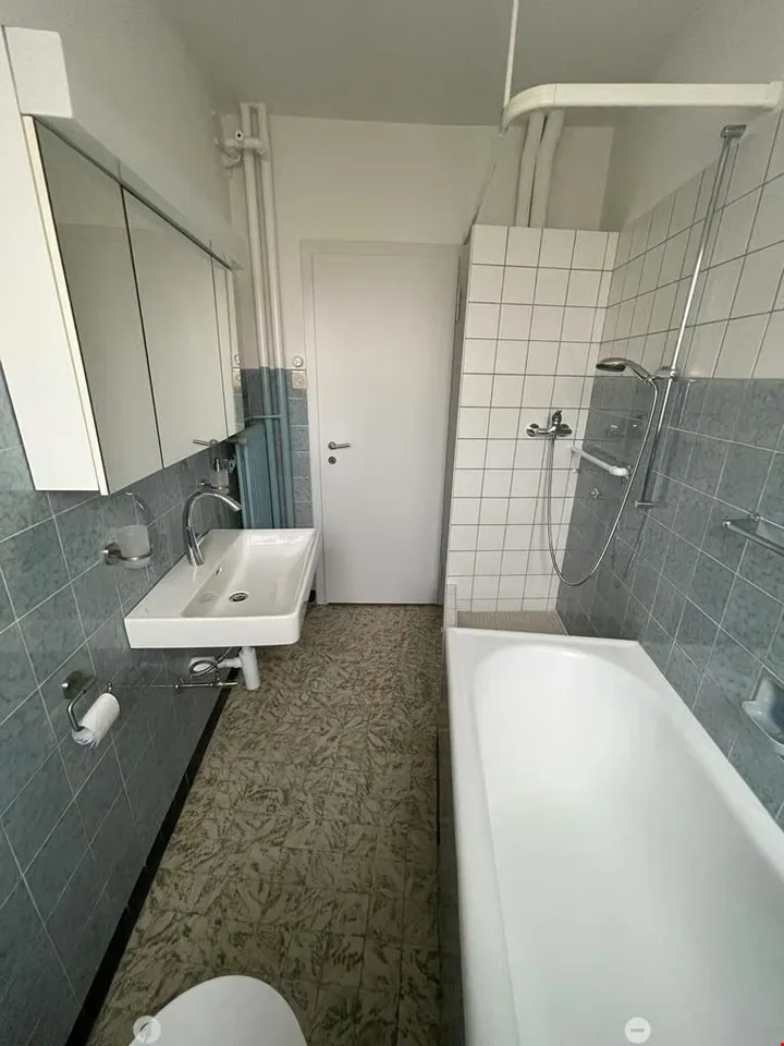 3.5-Zimmerwohnung mit grosser Terrasse und Balkon / Appartement de 3.5 pièces – Foto 5 von 7
