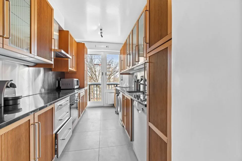 Möbliertes Luxusapartment ? 5 Zimmer mit Parkplatz in Champel – Foto 4 von 9