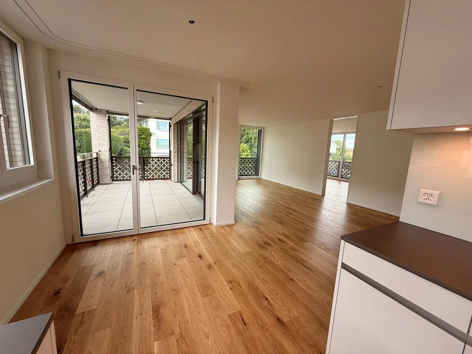 Wunderschöne 3.5-Zimmer-Gartenwohnung in Rümlang – stilvoller Neubau mit hohem Wohnkomfort – Foto 8 von 10