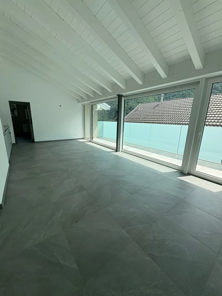 Appartement mansardé moderne de 4,5 pièces à Cama - disponible immédiatement – photo 5 sur 15