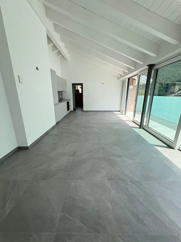Appartement mansardé moderne de 4,5 pièces à Cama - disponible immédiatement – photo 3 sur 15