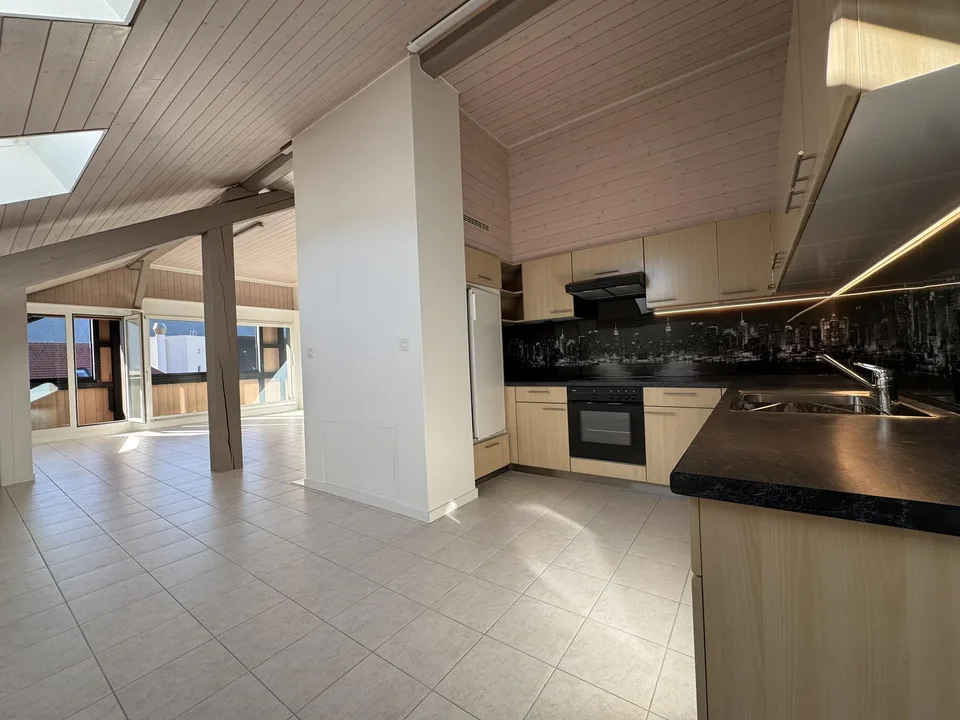 Erste Miete angeboten - großes 4-Zimmer-Apartment von 115 m² mit Balkon in La Sagne – Foto 2 von 10