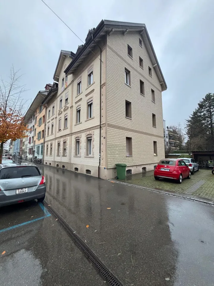 Appartamento ristrutturato con carattere in affitto a Bienne – foto 9 di 9