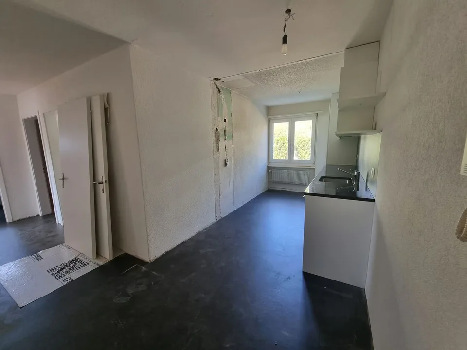 Schöne 3-Zimmer-Wohnung mit Balkon in Rüfenacht BE – Foto 3 von 12