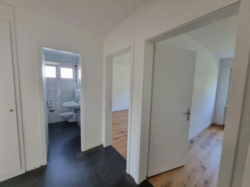 Schöne 3-Zimmer-Wohnung mit Balkon in Rüfenacht BE – Foto 4 von 12