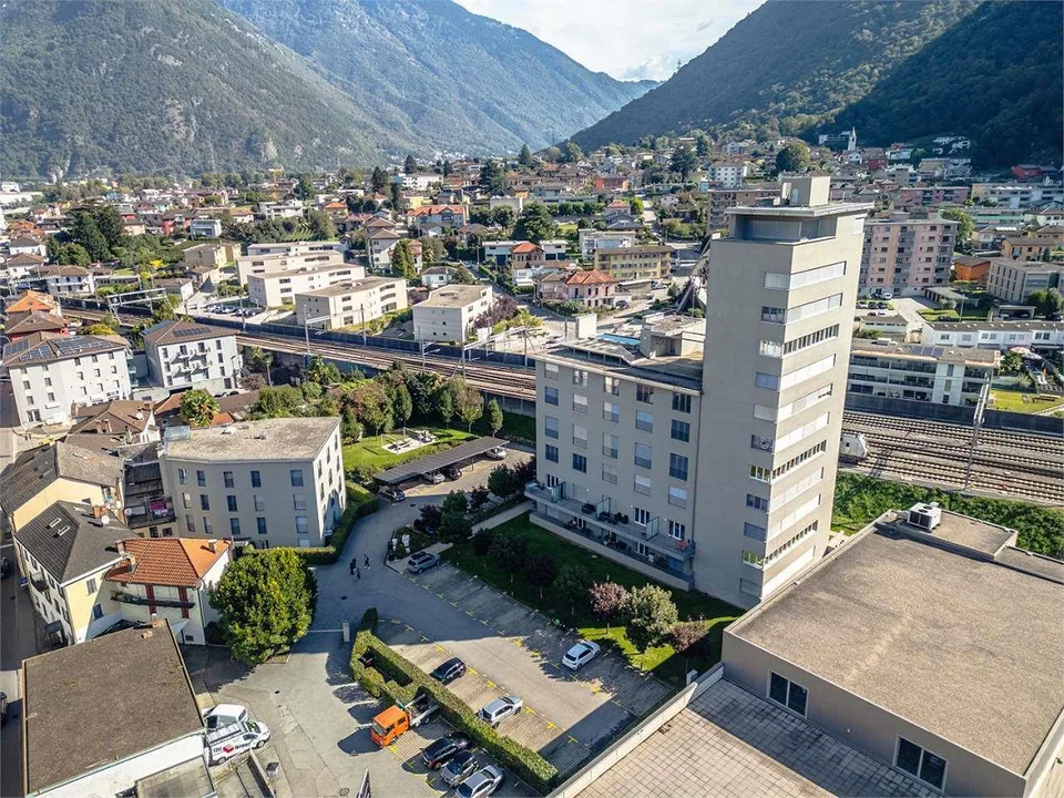 Modernes 2,5-Zimmer-Apartment mit Pool und Blick auf die Alpen - Arbedo – Foto 12 von 13