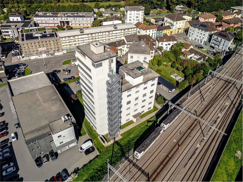 Modernes 2,5-Zimmer-Apartment mit Pool und Blick auf die Alpen - Arbedo – Foto 3 von 13