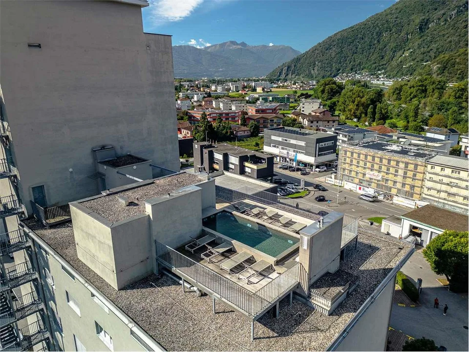 Modernes 2,5-Zimmer-Apartment mit Pool und Blick auf die Alpen - Arbedo – Foto 11 von 13