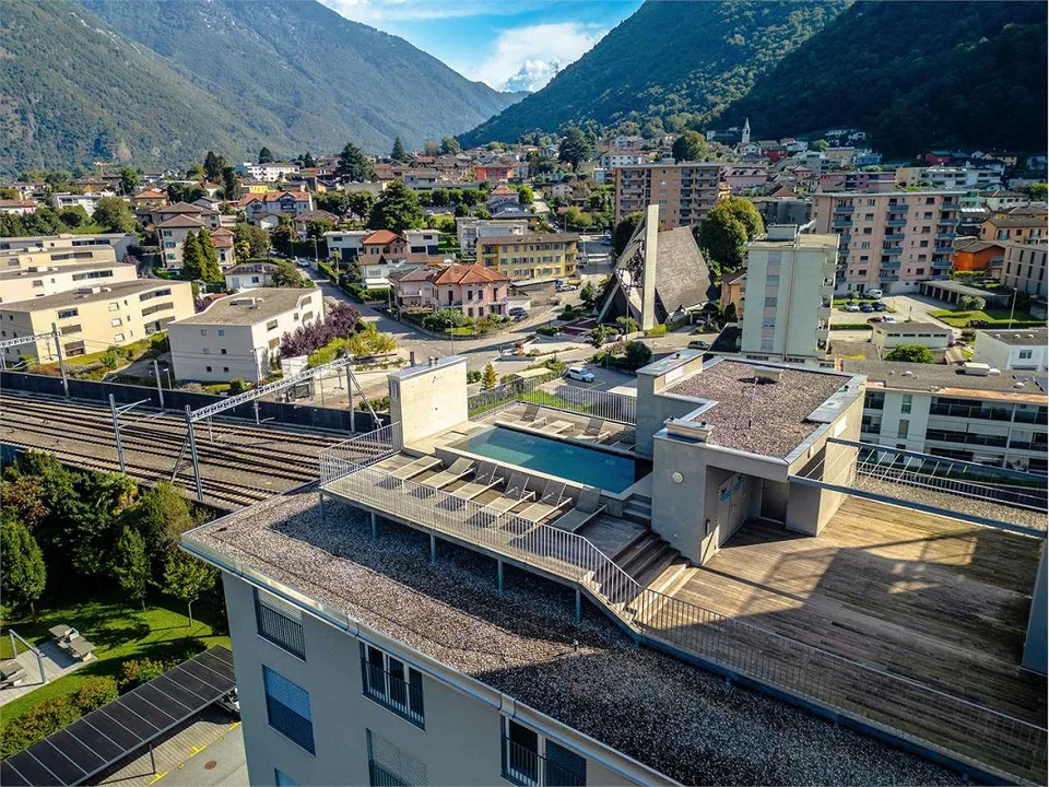 Modernes 2,5-Zimmer-Apartment mit Pool und Blick auf die Alpen - Arbedo – Foto 9 von 13