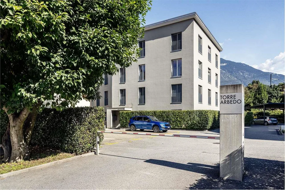Modernes 2,5-Zimmer-Apartment mit Pool und Blick auf die Alpen - Arbedo – Foto 2 von 13