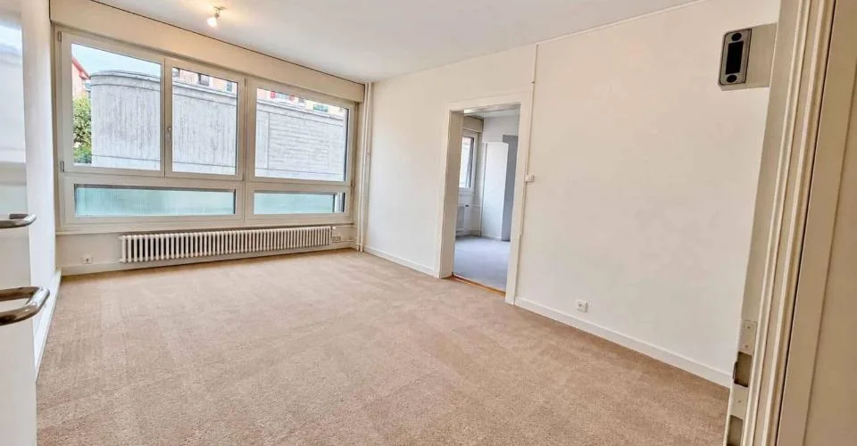 Büros in der Rue du Village Suisse 12 – Foto 6 von 9