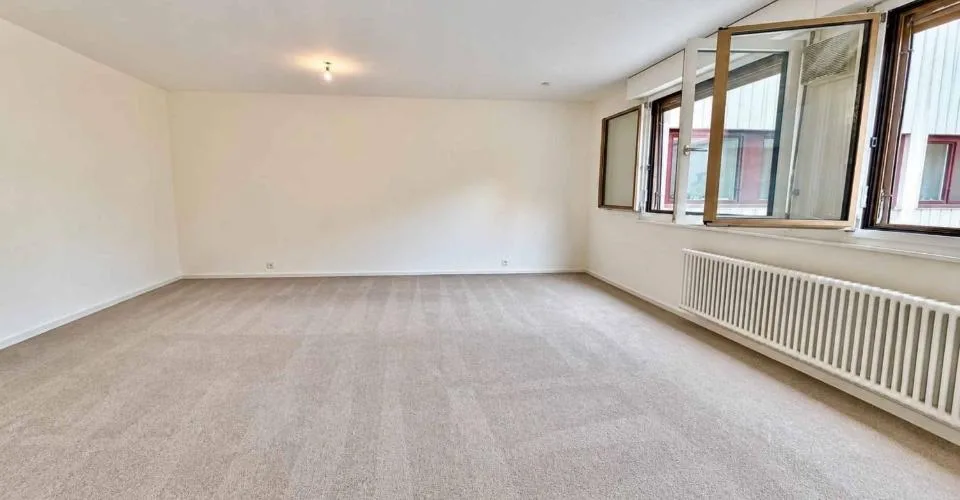Büros in der Rue du Village Suisse 12 – Foto 7 von 9