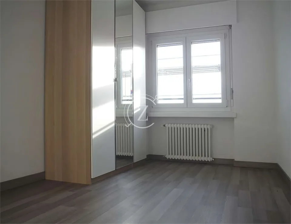 Elegante 3,5-Zimmer-Penthouse mit Panoramablick und Gemeinschaftspool – Foto 9 von 13