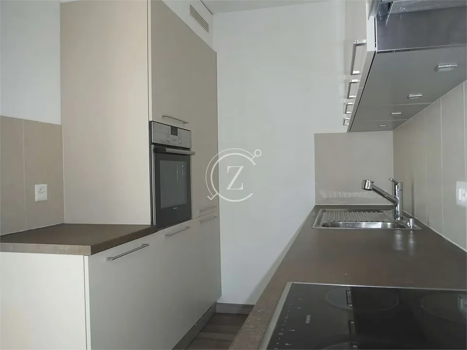 Elegante 3,5-Zimmer-Penthouse mit Panoramablick und Gemeinschaftspool – Foto 5 von 13