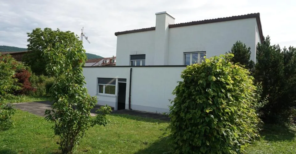 ARI-236 - Bellissima casa con 2 appartamenti di 4,5 e 3,5 stanze su un terreno di 1'134 m2. – foto 3 di 13