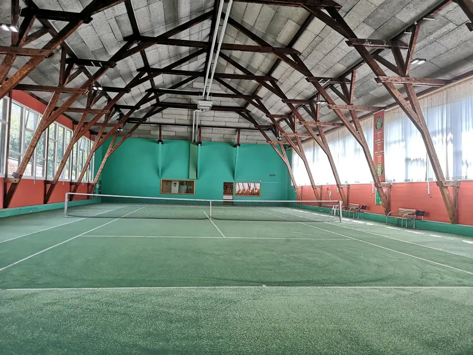 Complesso sportivo dedicato al tennis, con terreno edificabile riservato – foto 10 di 17