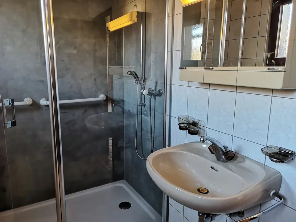 Baisse de prix : maison 5.5pces, env. 120m2, terrain 802m2, avec garage, places de parc, terrasse – photo 20 sur 30