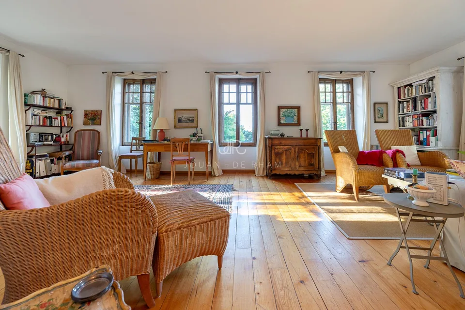 Essertines-sur-Rolle | Maison de charme et son annexe en zone village – photo 7 sur 21