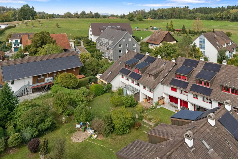 Wohnen auf drei Ebenen: Attraktives 6.5-Zimmer-Mittelhaus mit Sauna – Foto 16 von 16