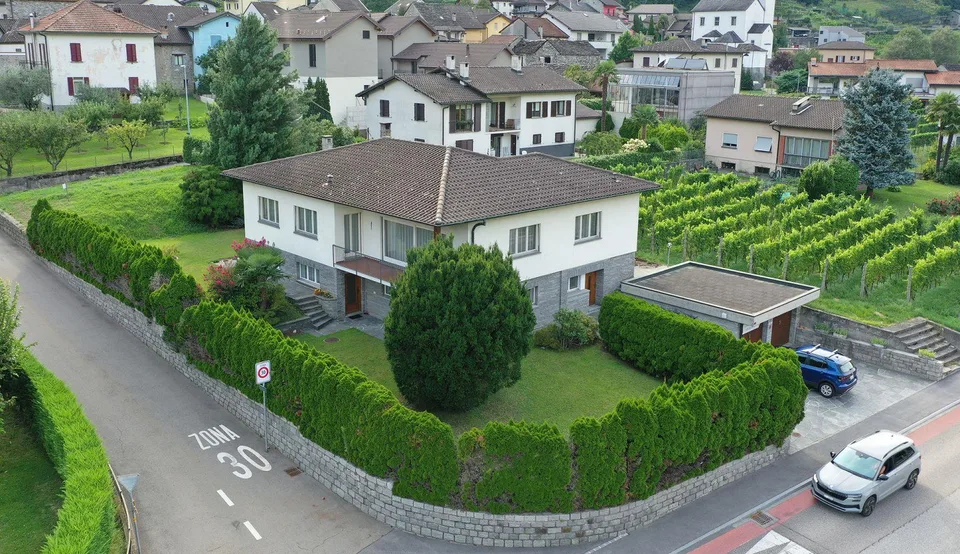 Maison bifamiliale avec jardin et vue à Gnosca – photo 15 sur 17