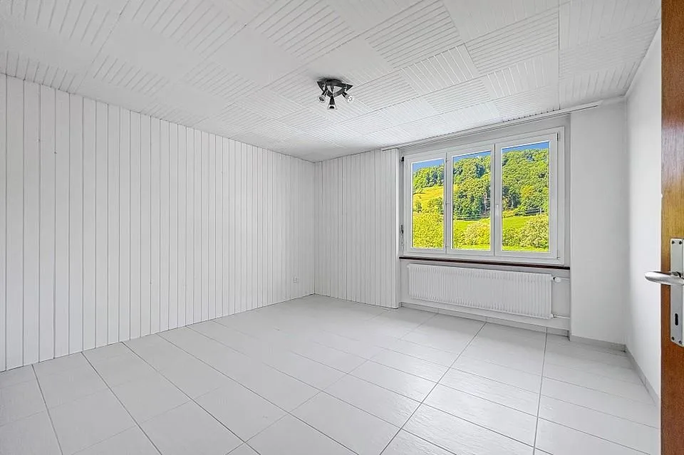 Zweifamilienhaus mit Pool und traumhaftem Garten an der Worble – Foto 10 von 13