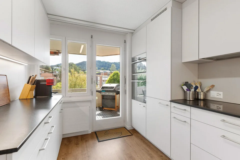 Grosszügig wohnen: Helle 4.5-Zimmer-Wohnung mit durchdachtem Grundriss – Foto 2 von 11