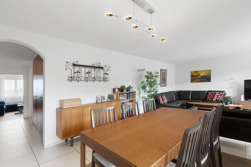 Grosszügig wohnen: Helle 4.5-Zimmer-Wohnung mit durchdachtem Grundriss – Foto 4 von 11