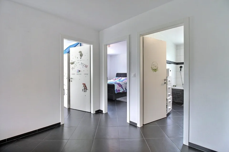 Hervorragende moderne 4-Zimmer-Wohnung mit Terrasse – Foto 7 von 11