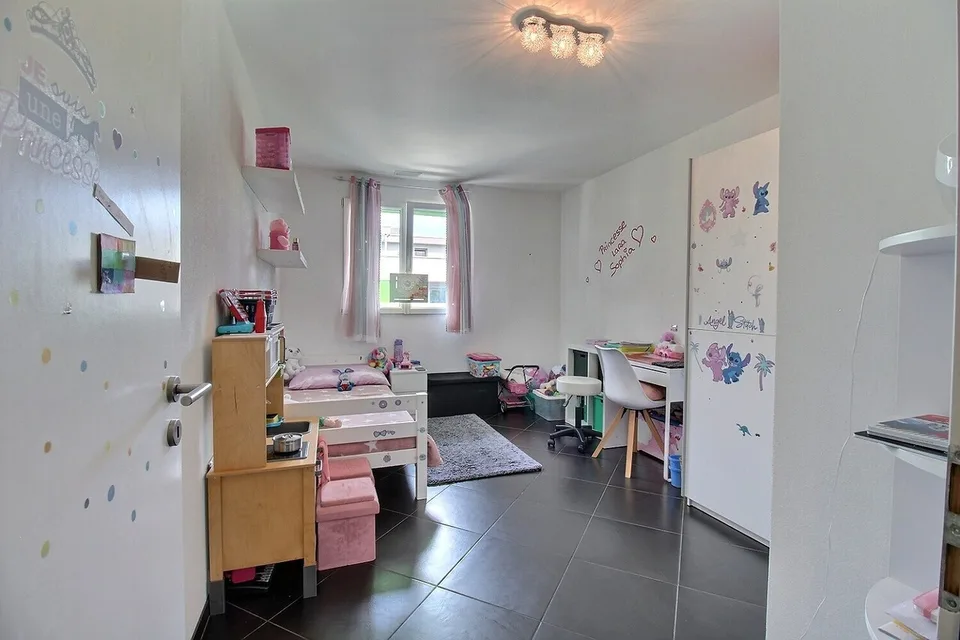 Hervorragende moderne 4-Zimmer-Wohnung mit Terrasse – Foto 8 von 11