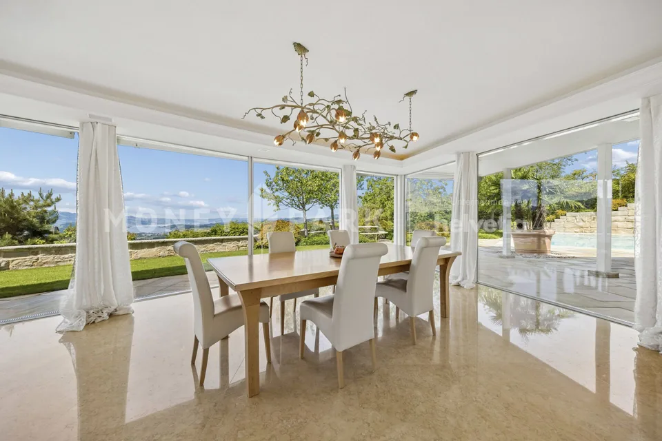 Exclusive villa with panoramic views and private spa resort above Lake Zurich – photo 3 of 7