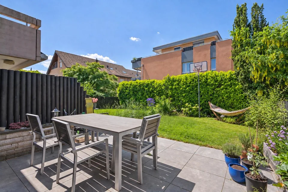 Maison jumelée de 4,5 pièces avec jardin et deux ateliers chauffés – photo 3 sur 9