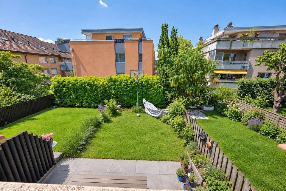 Maison jumelée de 4,5 pièces avec jardin et deux ateliers chauffés – photo 7 sur 9