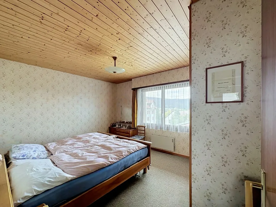 Einzelvilla, bemerkenswertes Potenzial in Wohngegend – Foto 3 von 13