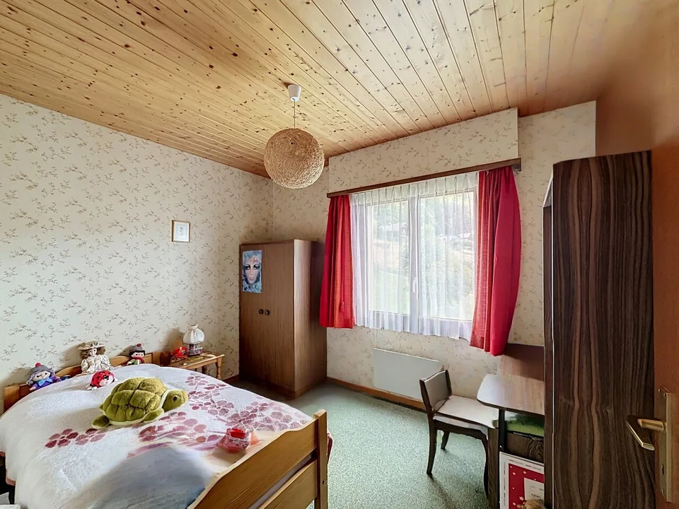 Einzelvilla, bemerkenswertes Potenzial in Wohngegend – Foto 12 von 13