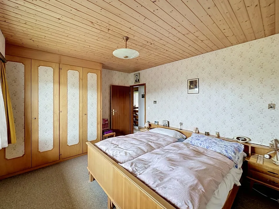 Einzelvilla, bemerkenswertes Potenzial in Wohngegend – Foto 5 von 13