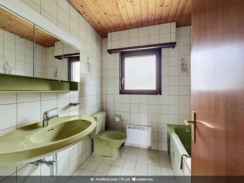 Einzelvilla, bemerkenswertes Potenzial in Wohngegend – Foto 11 von 13