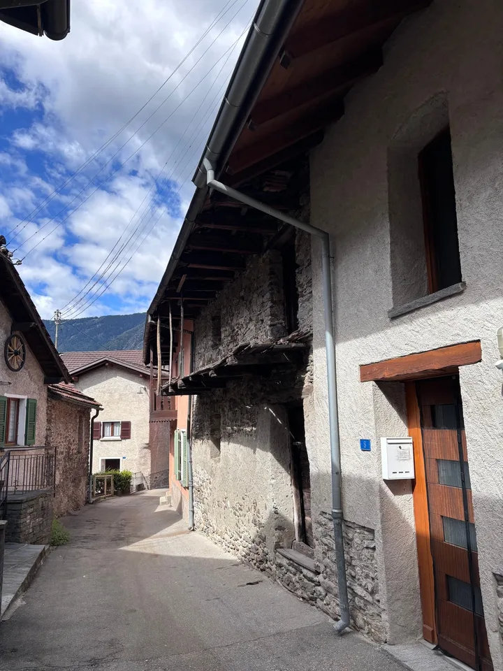 Antica stalla da ristrutturare con ampi spazi e potenziale abitativo – foto 2 di 5